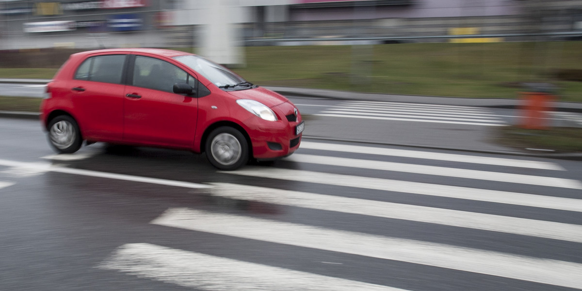 Auto wjechało w pieszego