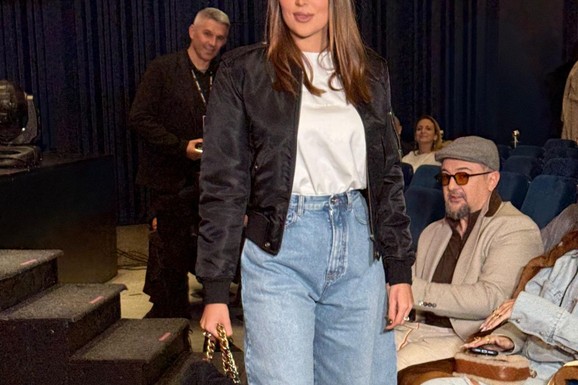 "TO ĆE BITI PRVO ODVAJANJE OD ĆERKE ARIJE" Aleksandra Prijović sa prijateljima došla na koncert Saše Kovačevića, ljudi je pozdravljaju: "Ćao, mačko"