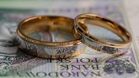 Nowe świadczenie dla małżeństw – czy państwo powinno płacić za wierność? Dlaczego potrzebne są regulacje, które umożliwią uhonorowanie par z długim stażem?