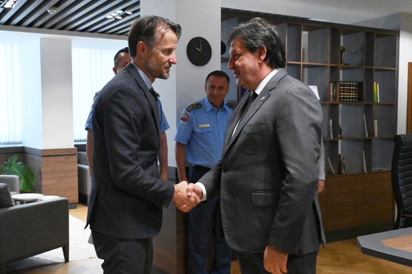 Gašić sa Bekeratom o saradnji Srbije i Evropske unije u oblasti odbrane: Srbija podigla nivo usaglašavanja sa EU, sada najviši od 2014. godine