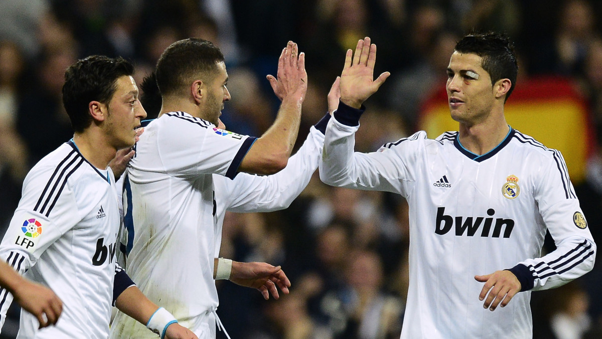 Piłkarze Realu Madryt rozgromili na Santiago Bernabeu ekipę Athletiku Bilbao wygrywając z nimi 5:1 (3:1). Podopieczni Jose Mourinho rozegrali fantastyczne spotkanie nie dając rywalom najmniejszych szans. Szczególnie dobrze zaprezentowali się Karim Beznema i Mesut Oezil, którzy mieli udział przy czterech trafieniach swojej ekipy.