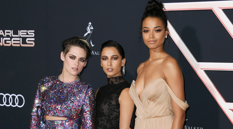 A legújabb változatban, amely most került mozikba, Kristen Stewart (balról), Naomi Scott és Ella Balinska brillírozik/ Fotó: Getty Images