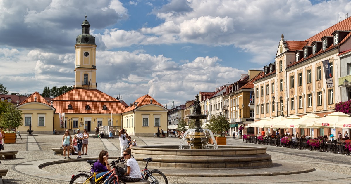 Małomiasteczkowa klasa średnia złożyła broń. "Są zaczadzeni Balcerowiczem"