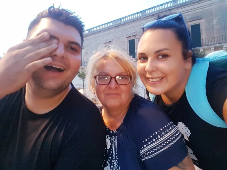 Jelena sa bratom Aleksandrom i majkom Danijelom