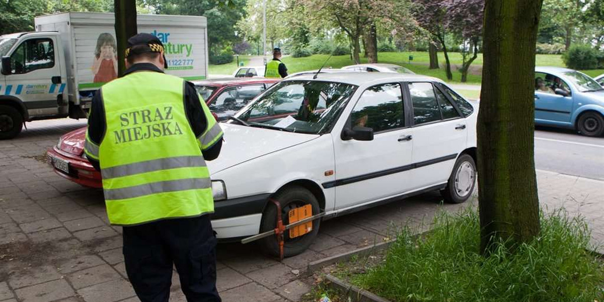 Strażnicy gnębią kierowców zamiast meneli