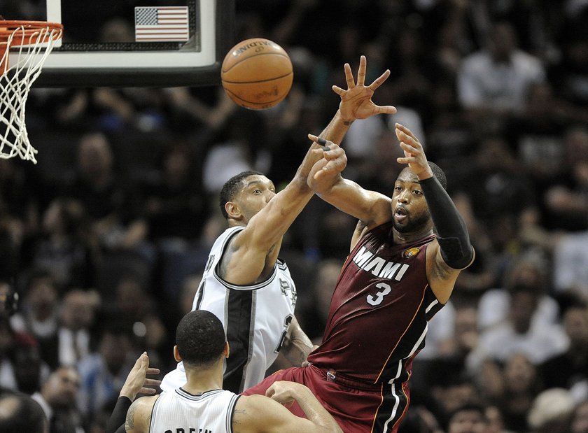 Dwyane Wade spełnił marzenie 90-letniej fanki! Zagrał z nią 1 na 1! Zobacz wideo!