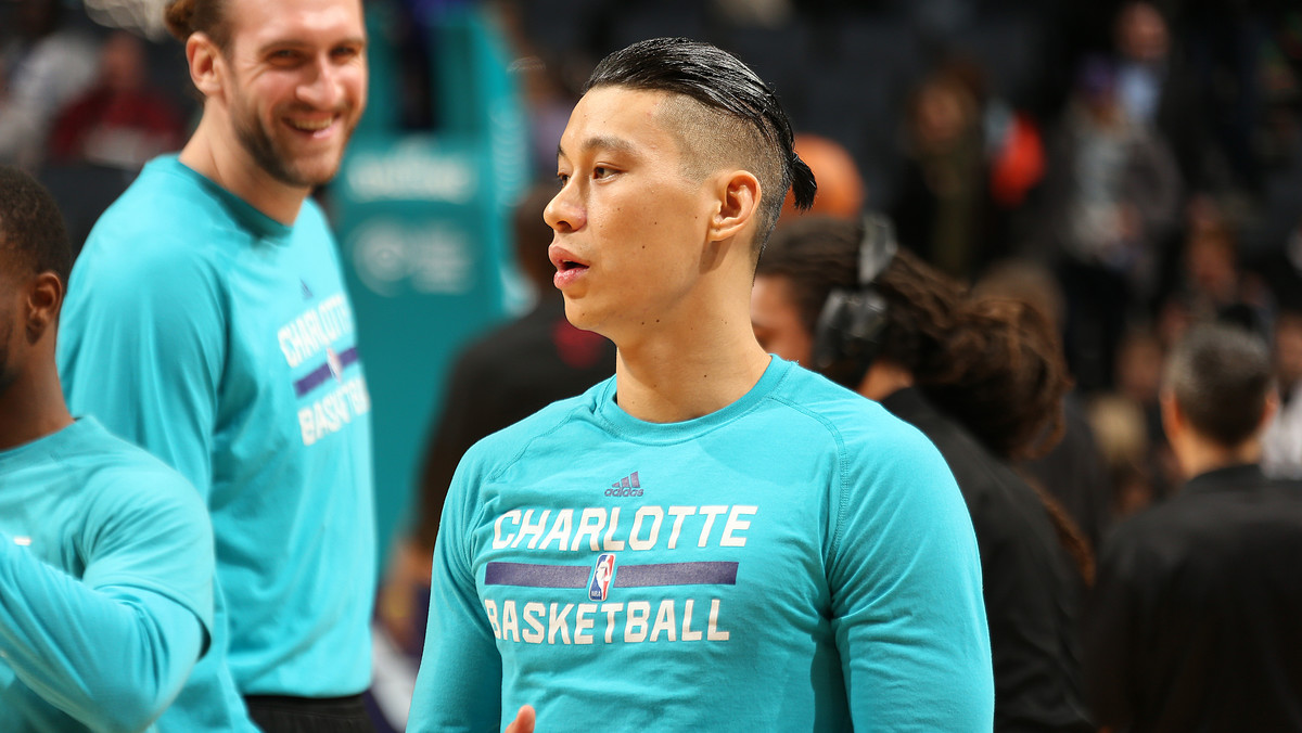 Jeremy Lin, amerykański koszykarz pochodzenia tajwańskiego, zawodnik Charlotte Hornets, przed meczem z Miami Heat zaprezentował nową fryzurę. Zagraniczne media już śmieją się z uczesania sportowca.