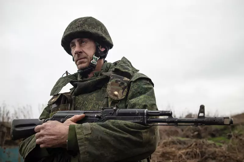 Żołnierz separatystycznej Ługańskiej Republiki Ludowej, grudzień 2021 r.