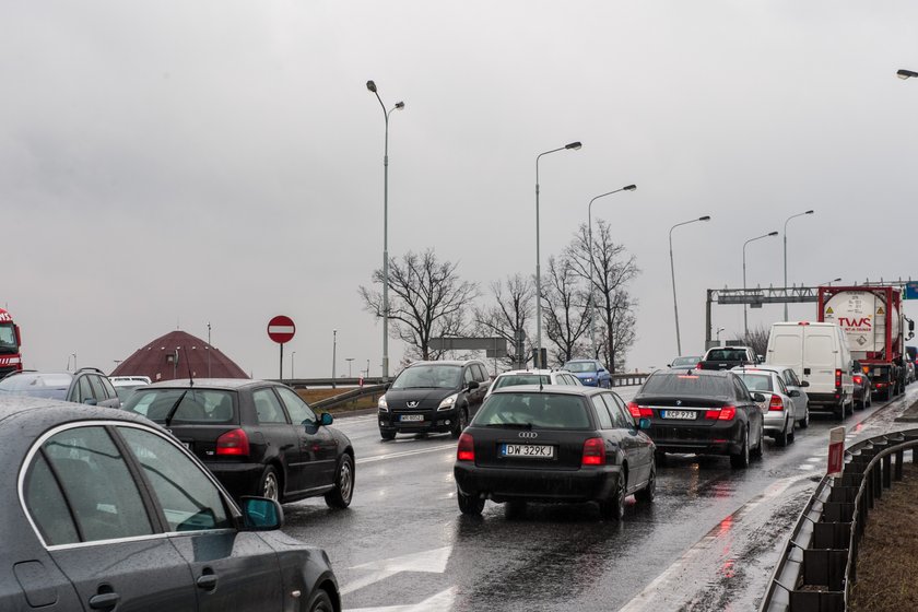 Tragiczny wypadek na węźle bielańskim, tuż przy zjeździe z autostrady