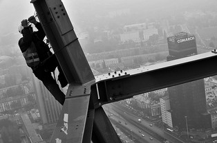 Wierzchołek zamontowany. Złota 44 najwyższym apartamentowcem Europy (zdjęcia)