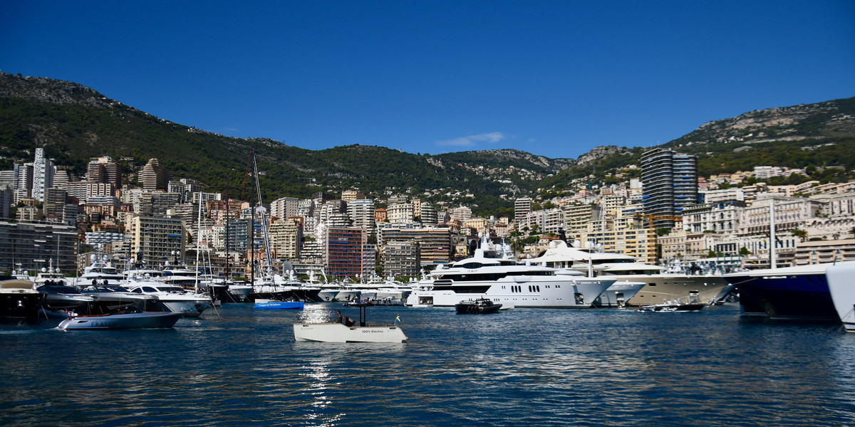 Monaco Yacht Show to jedno z największych na świecie wydarzeń dla miłośników jachtów motorowych i żaglowych