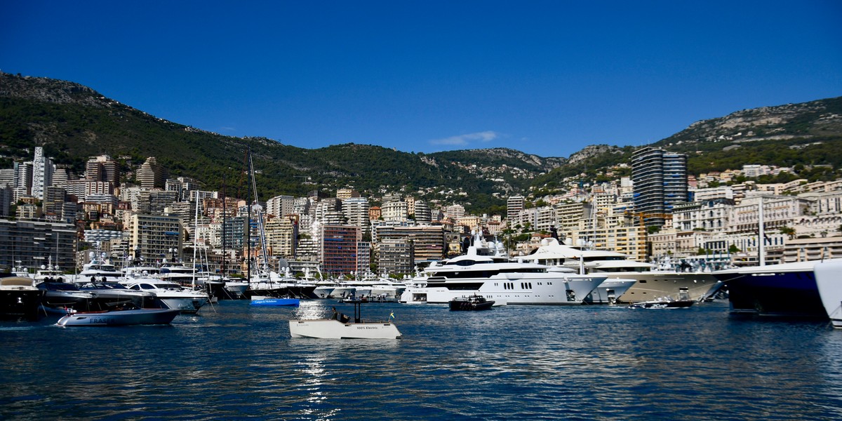 Monaco Yacht Show to jedno z największych na świecie wydarzeń dla miłośników jachtów motorowych i żaglowych