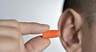 Zatyczki do uszu - rodzaje, właściwości, sposób użycia