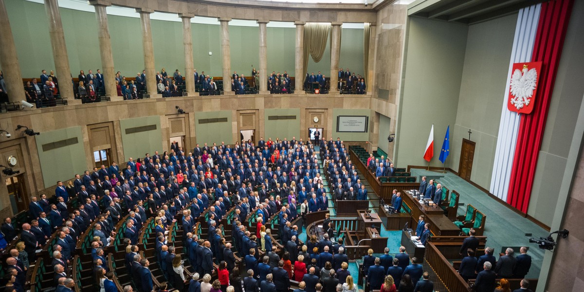 Jak pisze "GW", zmiana oznacza, że "Prezydium Sejmu, w którym większość ma PiS traci kontrolę nad pracami, które dodatkowo wykonuje każdy poseł".