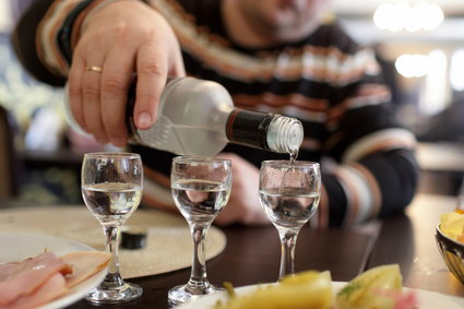 Czarny rynek mocnego alkoholu wart jest w Polsce ok. 2 mld zł