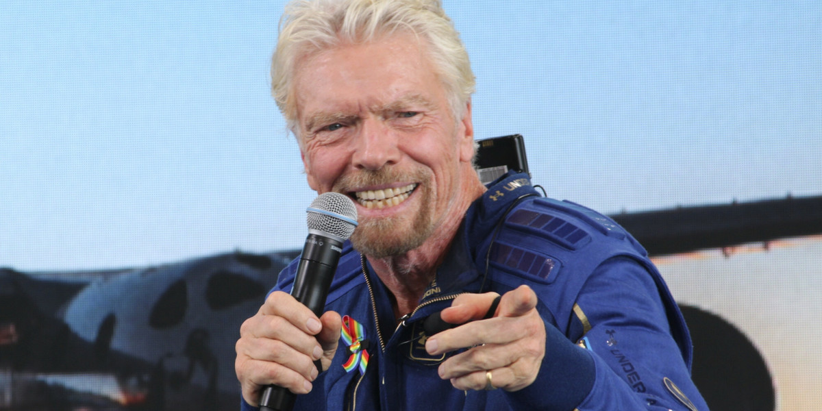 Richard Branson poleciał na krawędź kosmosu maszyną swojej firmy Virgin Galactic. Kurs spółki wystrzelił po tej podróży. 