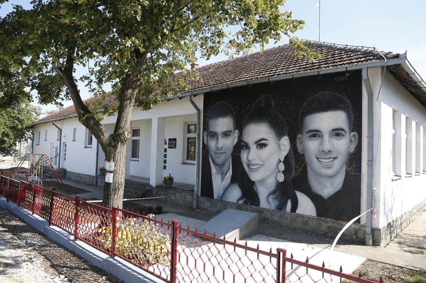 Mural posvećen Milanu, Kristini i Daliboru koji su stradali u masakru u Duboni