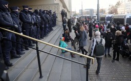 Zakończył się protest przed budynkiem Sądu Okręgowego. Policja zatrzymała co najmniej trzy osoby