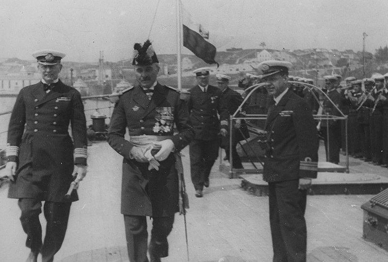 Józef Unrug (pierwszy z lewej) podczas wizyty Francuskich okrętów wojennych w Gdyni, czerwiec 1931 r., Domena publiczna