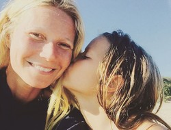 Córka Gwyneth Paltrow i Chrisa Martina idzie w ślady... taty [WIDEO]