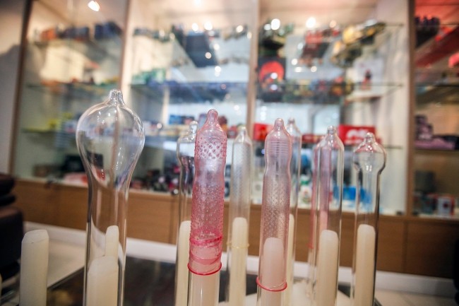 Z wizytą w fabryce prezerwatyw