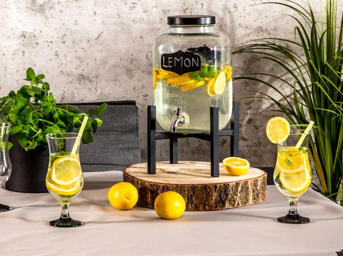 Aranżacje stołu i wnętrz na letnie przyjęcia