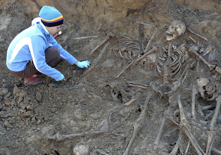 Pierwsze szczątki znalezione w zbiorowych mogiłach w rejonie dawnego obozu jenieckiego z okresu II wojny światowej na obrzeżach Przemyśla