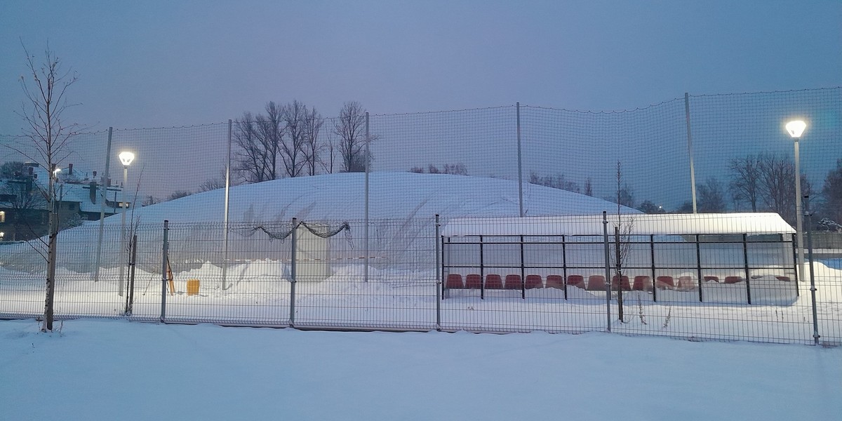 Dach zawalił się najprawdopodobniej pod naporem śniegu