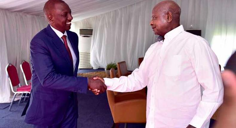 Museveni (right) and Ruto 