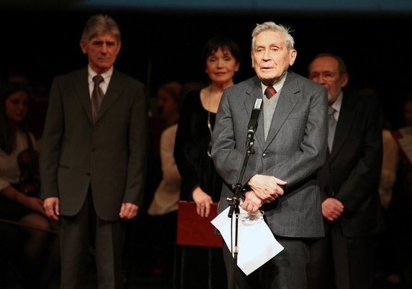 Vladeta JerotiÄ na dodeli nagrade u Narodnom pozoriÅ¡tu