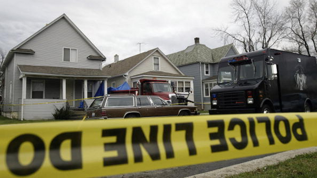 Ojciec przez pomyłkę zastrzelił 14-letniego syna, którego wziął za włamywacza. Do tragedii doszło wczoraj rano w mieście Cincinnati (USA).