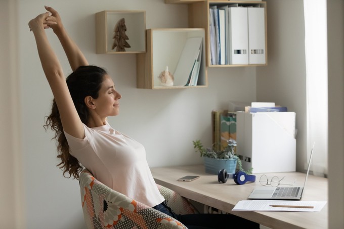 Hogy ne ártson meg az ülőmunka: 5 tipp, hogy elkerülje a lábproblémákat