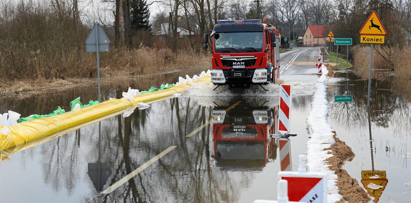 Niepokojąca sytuacja hydrologiczna w kraju. IMGW ostrzega przed wysokim stanem wód i zalanymi drogami