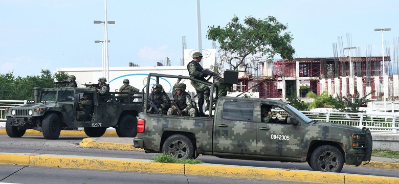 Sceny jak z ostatniego Rambo. Gangi narkotykowe odbiły syna El Chapo z rąk policji [ZDJĘCIA]