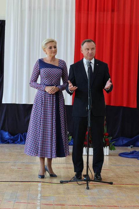 Rozpoczęcie roku szkolnego 2021/2022. Andrzej Duda i Agata Kornhauser-Duda w szkole podstawowej w Kruszewie