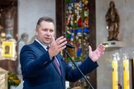 Minister edukacji Przemysław Czarnek podczas dorocznego spotkania środowisk Radia Maryja w Toruniu, 6 sierpnia 2022