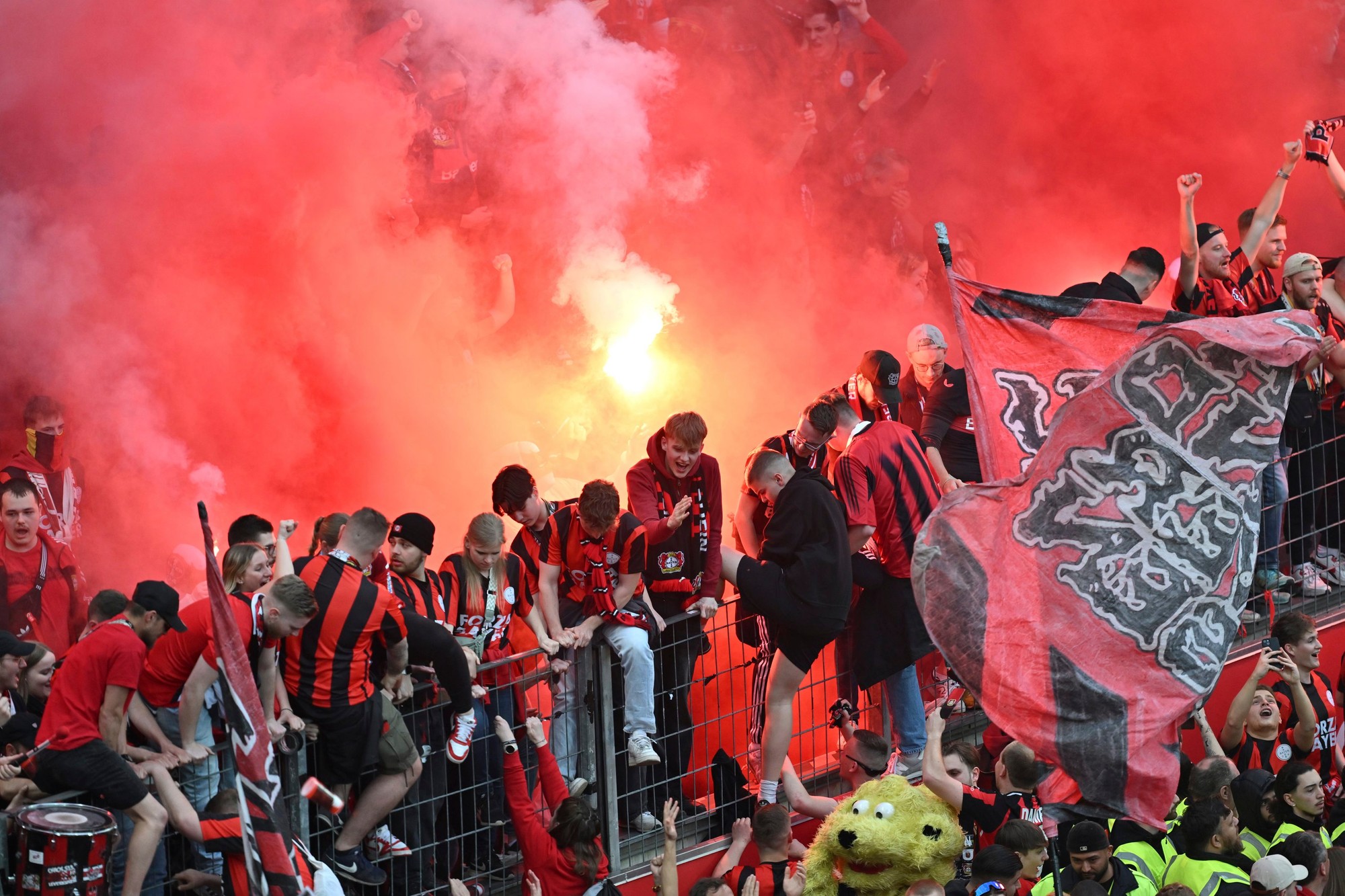 Futbalisti Bayeru Leverkusen sa tešia z historicky prvého titulu v najvyššej nemeckej súťaži.