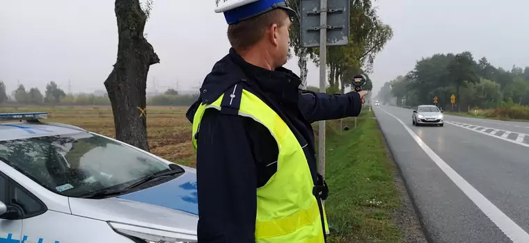 Noga z gazu! Przez najbliższe 4 dni policji na drogach będzie więcej