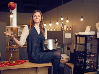 Dorota Krysińska swój biznes postrzega jako misję. O tym, co zrobiła dla  weganizmu, pisze tak: „Przez ostatnie cztery lata udało nam się zastąpić roślinami sześciocyfrową liczbę posiłków, a same sprzedane przez nas burgery to oszczędność około 200 basenów olimpijskich wody”