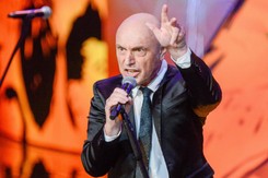 Śpiewał 'Och, Ziuta' i 'Au sza la la la'. Nałóg przypłacił ciężką chorobą, był bliski śmierci