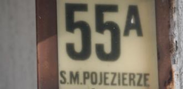 Deklarację premiera o likwidacji obowiązku meldunkowego w toku prac nad projektem ustawy zredukowano do zniesienia sankcji karnych za jego niedopełnienie.