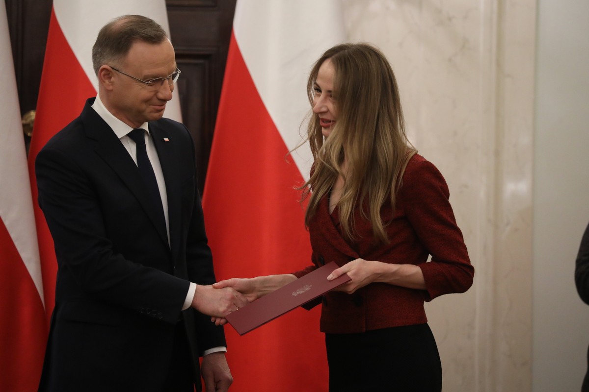 Andrzej Duda i minister rodziny i polityki społecznej Agnieszka Dziemianowicz-Bak podczas nominacji nowych członków Rady Dialogu Społecznego