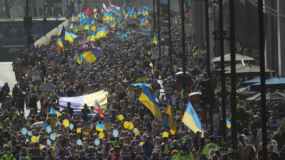 Dziesiątki tysięcy osób na ulicach Londynu. Tak solidaryzują się z Ukrainą