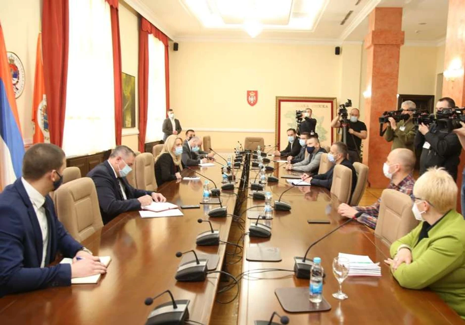 Predstavnici ugostitelja i frizera na sastanku sa Željkom Cvijanović i Radovanom Viškovićem