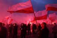 uczestnicy marszu na błoniach Stadionu Narodowego