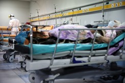 Zamieszanie z izolatoriami. Szpitalom brakuje personelu