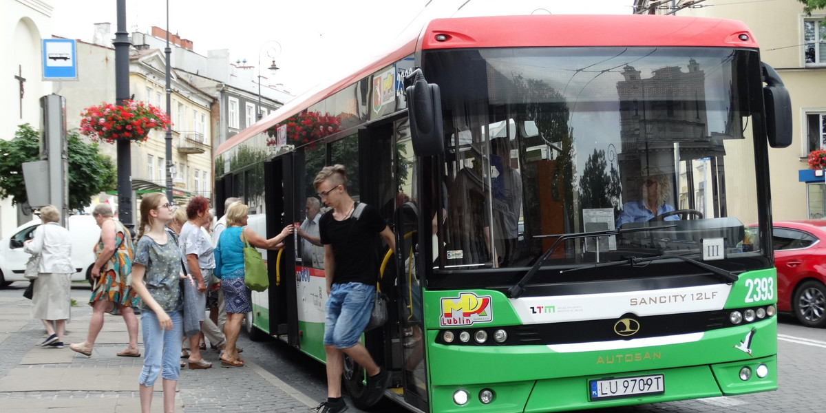 Pasażerowie linii nr 3 skarżą się na tłok w autobusach 