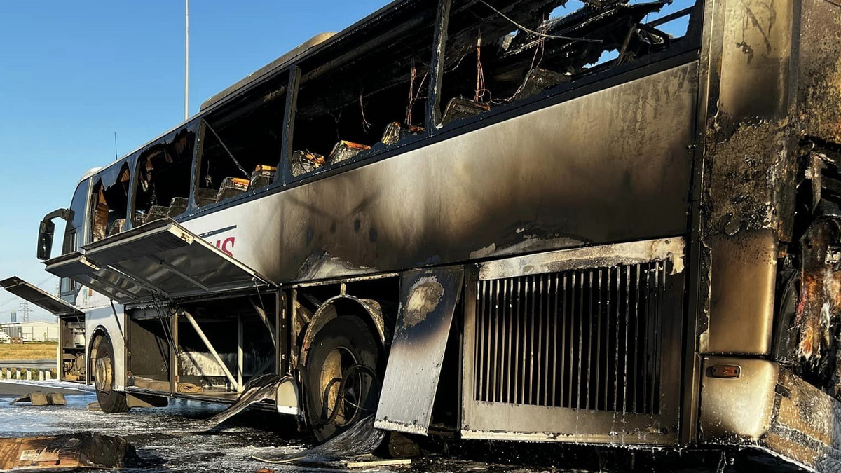 Autobus stanął w ogniu. Spłonął doszczętnie! W środku byli pasażerowie