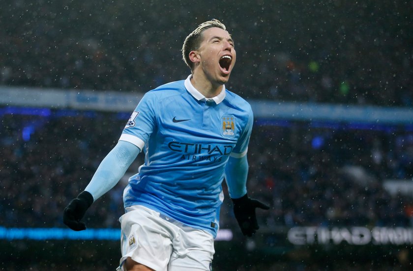 Ma gołębi blond na głowie. Fani kpią z fryzury gracza Man City