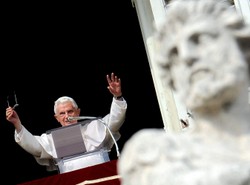 Benedykt XVI tłumaczy, dlaczego odwiedzamy cmentarze